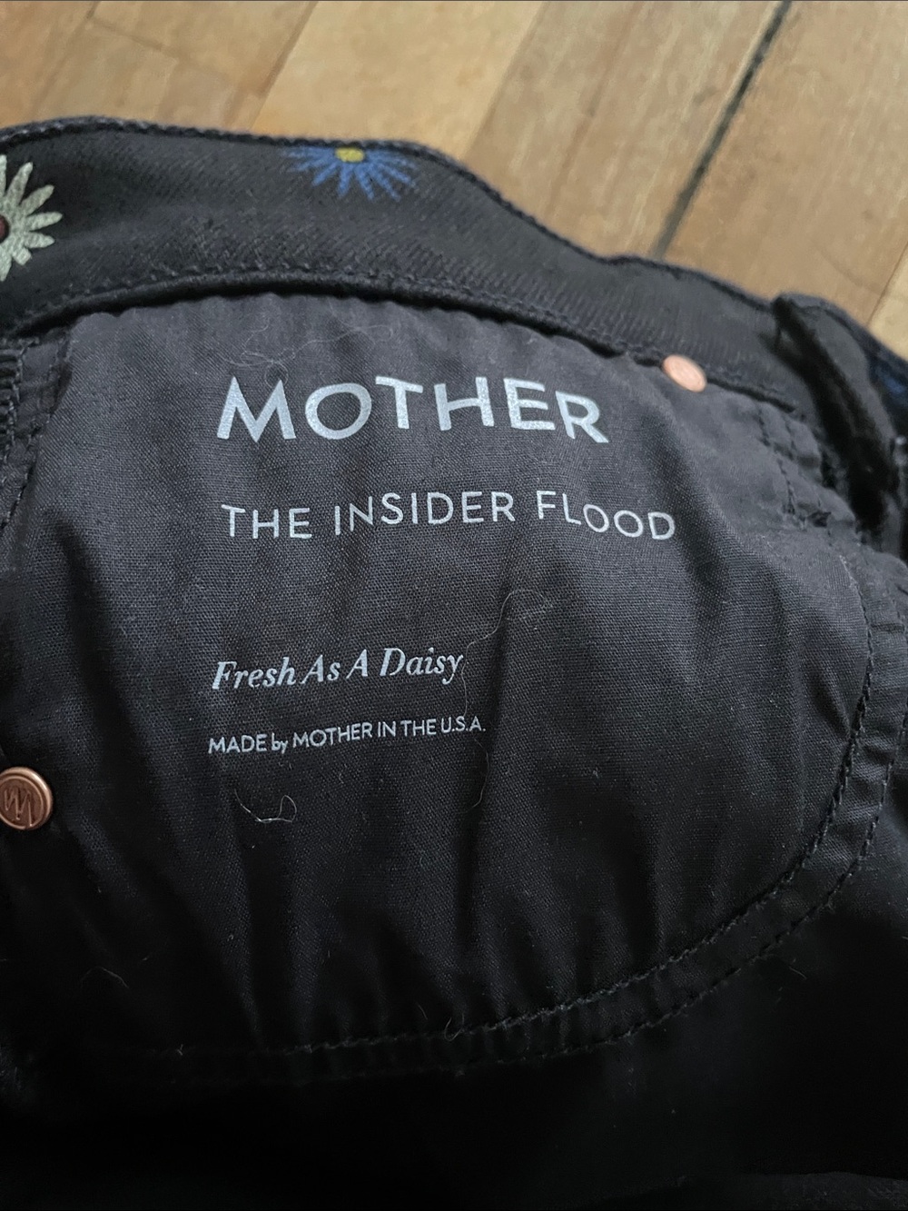 MOTHER The Insider Flood Flare Fresh as a Daisy Jean -Size 28 - Picture 10 of 12